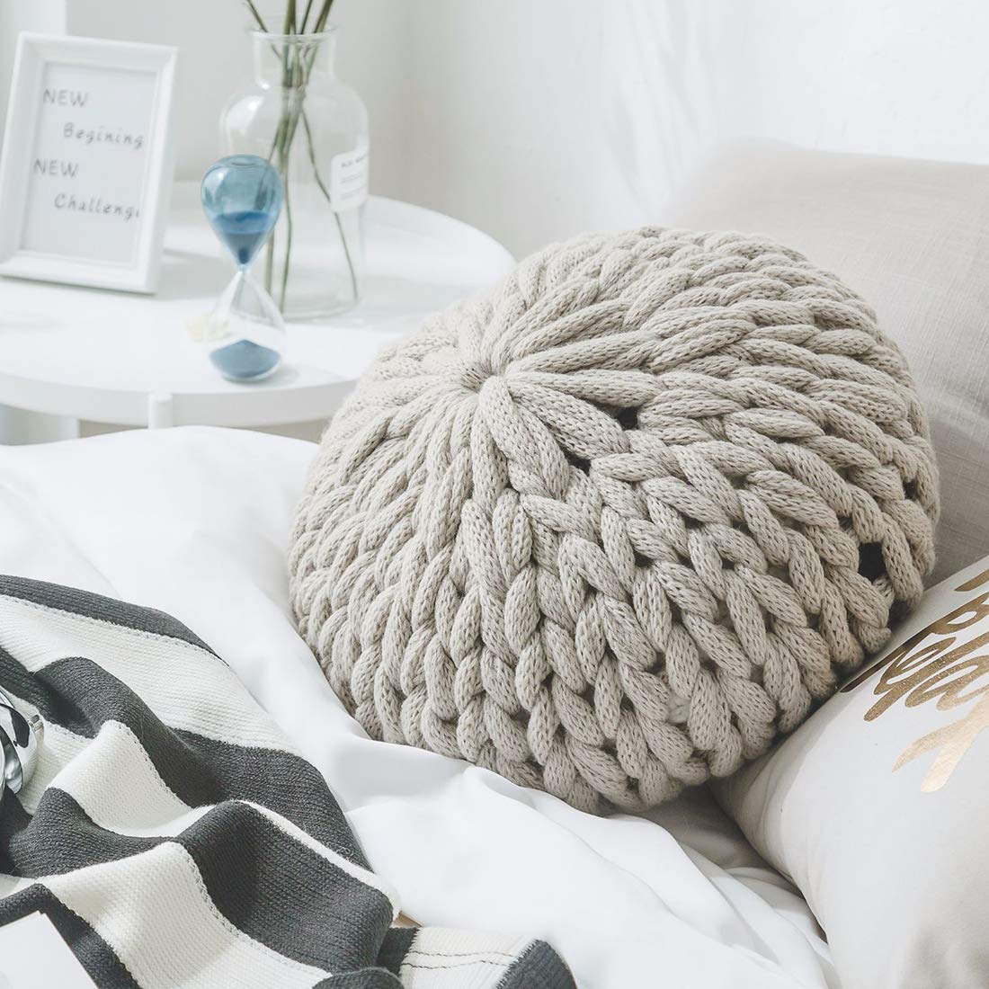 vctops Chunky Knit Round Shaped Throw Pillows with Insert Super Soft Cozy Decorative Handmade Cushions (White, Diameter 16")