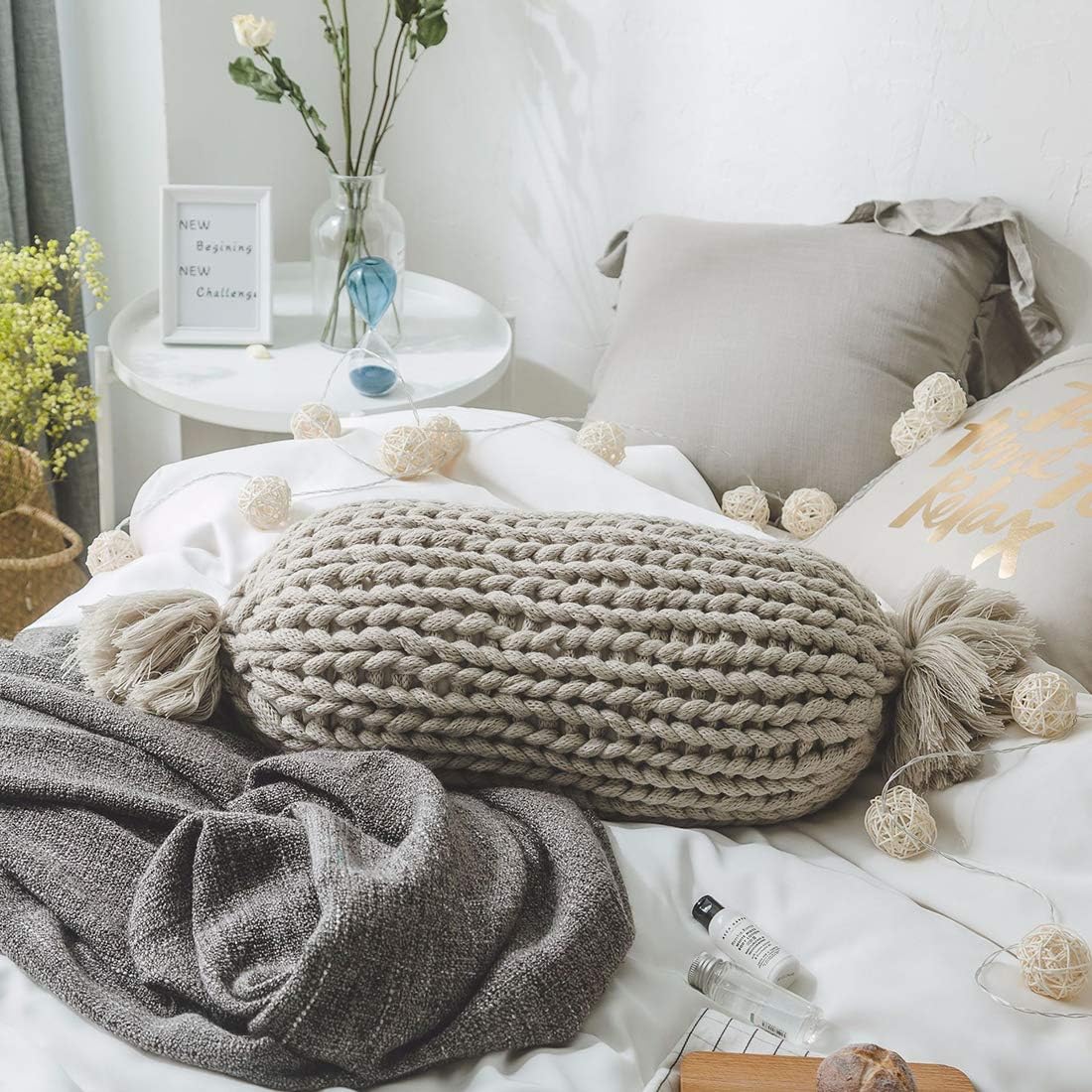 vctops Chunky Knit Round Shaped Throw Pillows with Insert Super Soft Cozy Decorative Handmade Cushions (White, Diameter 16")